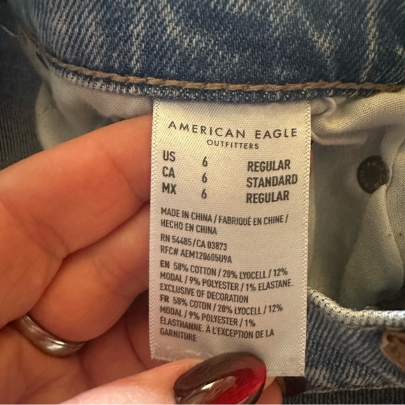 Ae Highest Rise Boyfriend Distressed Jeans sz 6 - Picture 7 of 7